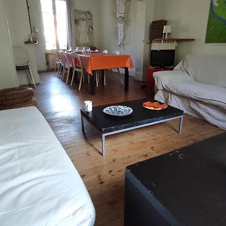 Grande Maison Ancienne Simple Et Spacieuse. Vichy Luaran gambar