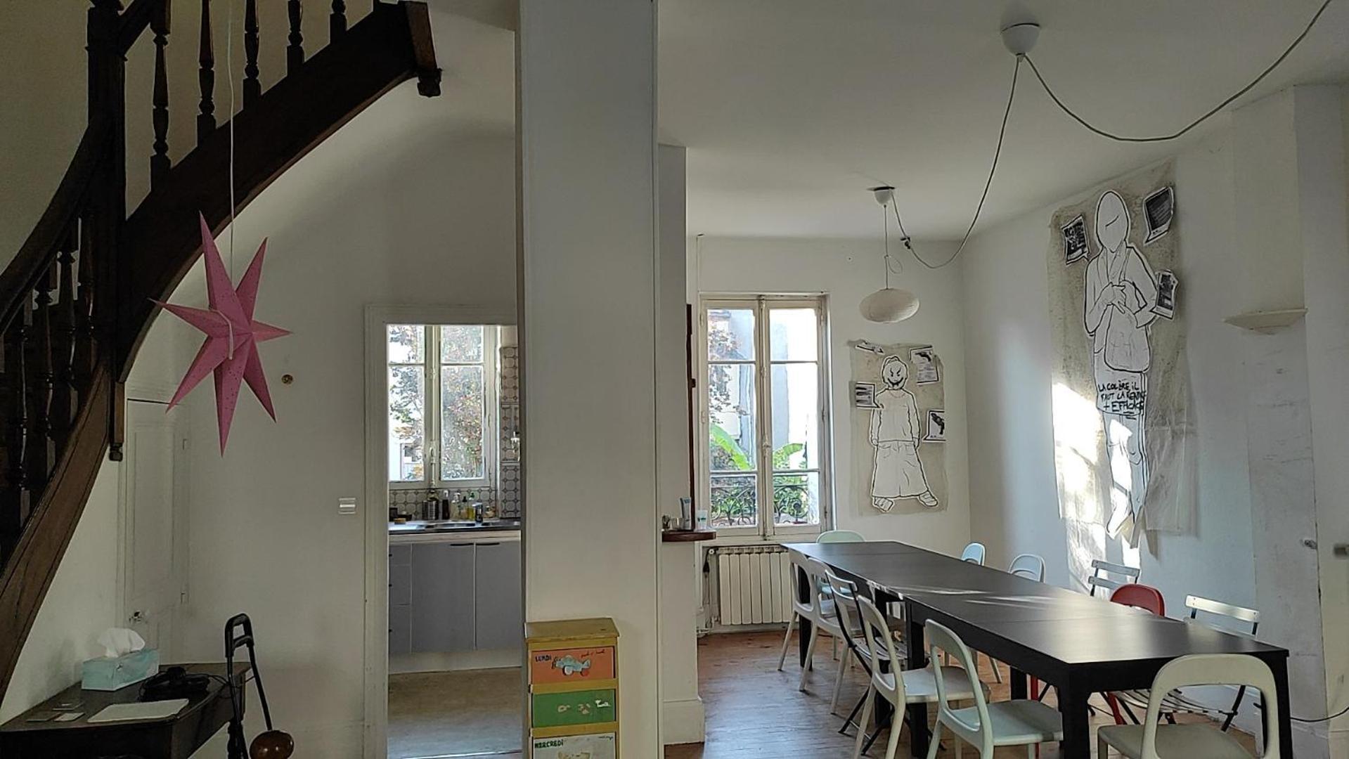 Grande Maison Ancienne Simple Et Spacieuse. Vichy Luaran gambar